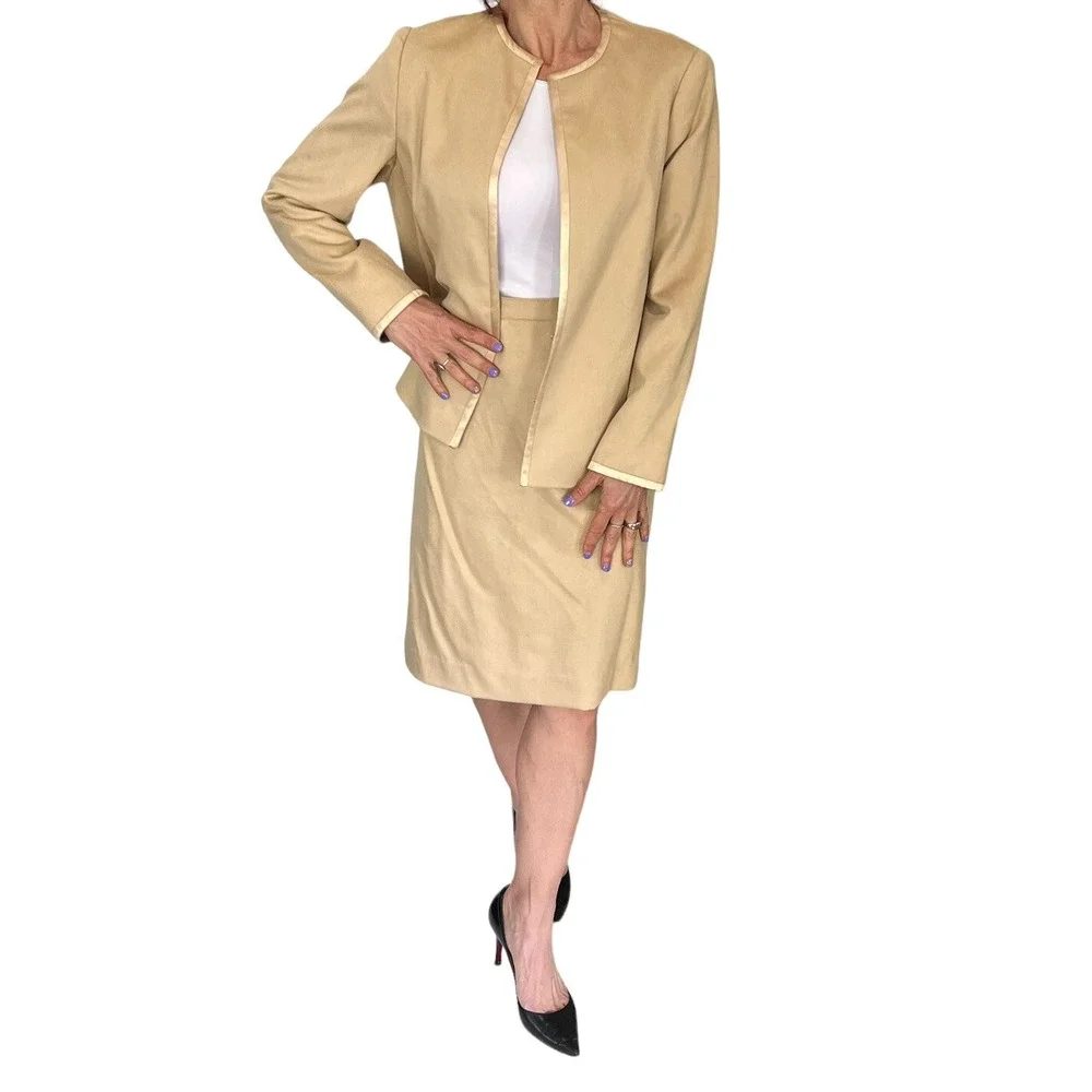 Vintage ESCADA  Placenza Orylactus Rabbit Wool Beige Satin Trim skirt Suit 12-14